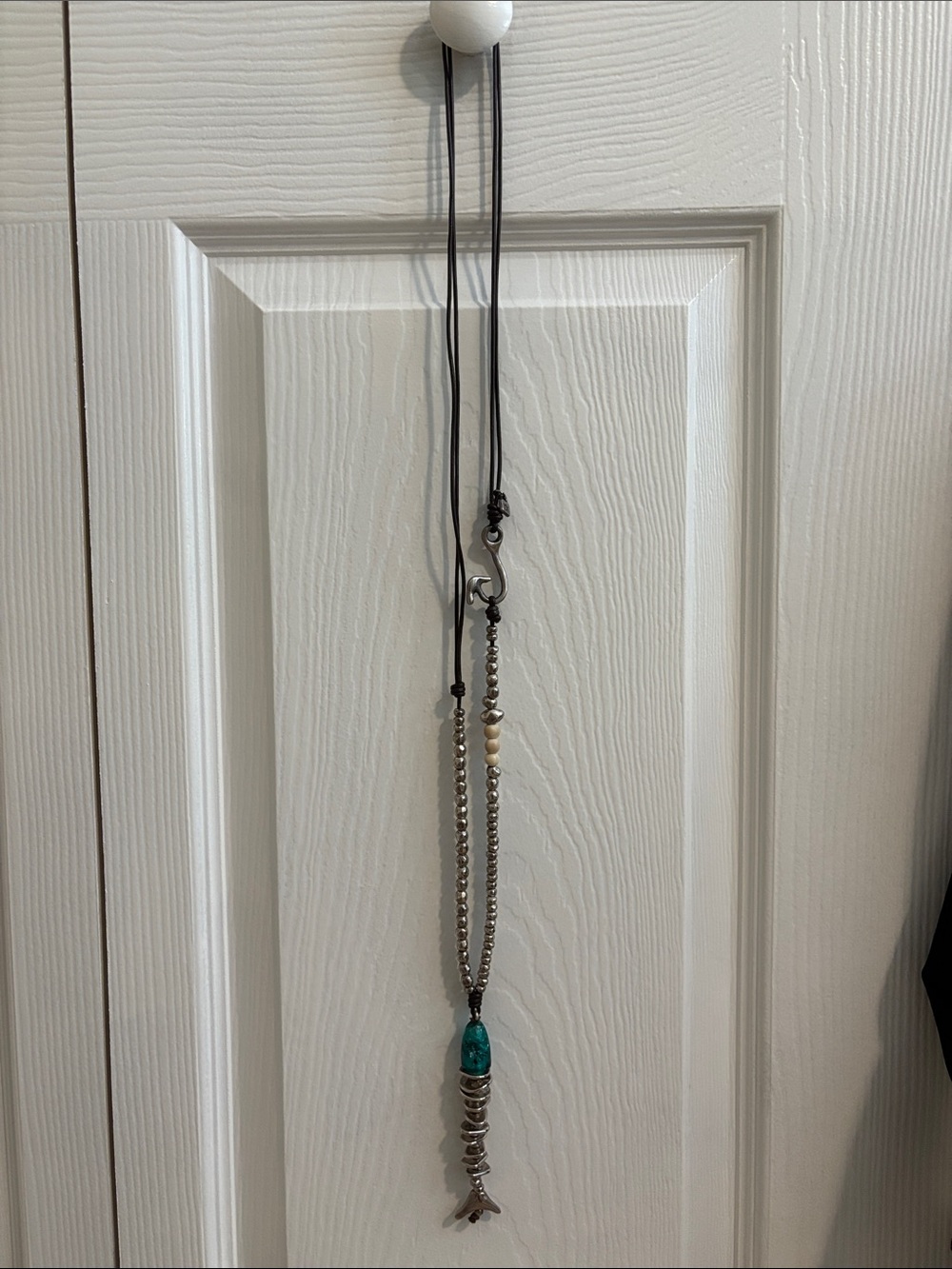 UNO de 50 Turquoise and Silver Fish Pendant Necklace - Picture 5 of 6